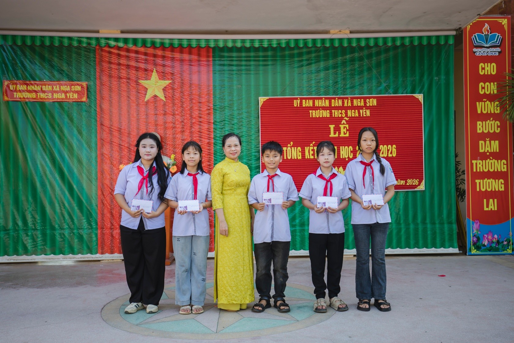Anh-tin-bai
